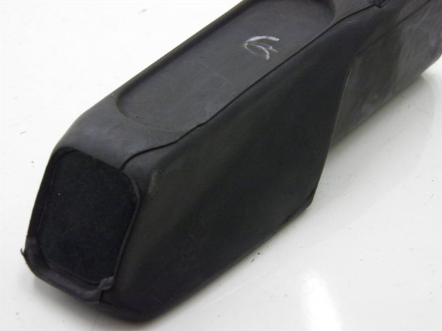 photo de ACHTERSTE LINKER VOETSTEUN HONDA FES S-WING SWING 125 (2007 - 2015) - Detail van het onderdeel