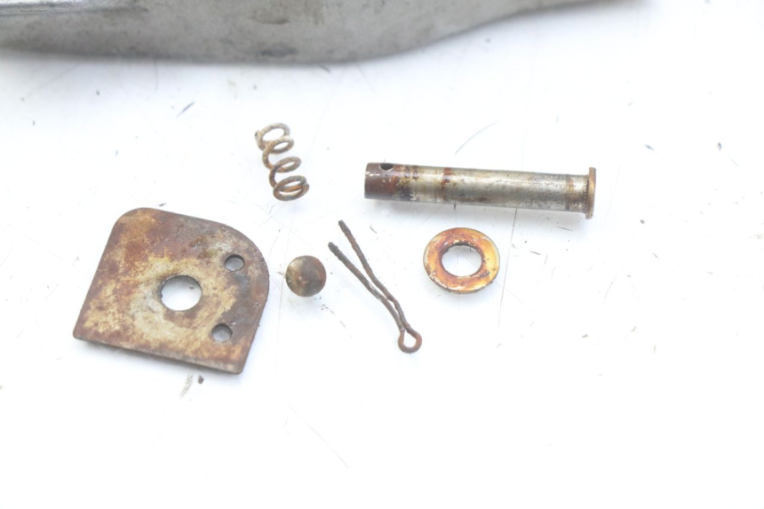 photo de ACHTERSTE LINKER VOETSTEUN RIDE KALLIO 50 (2010 - 2019) - Zoom op gebruiksstaat