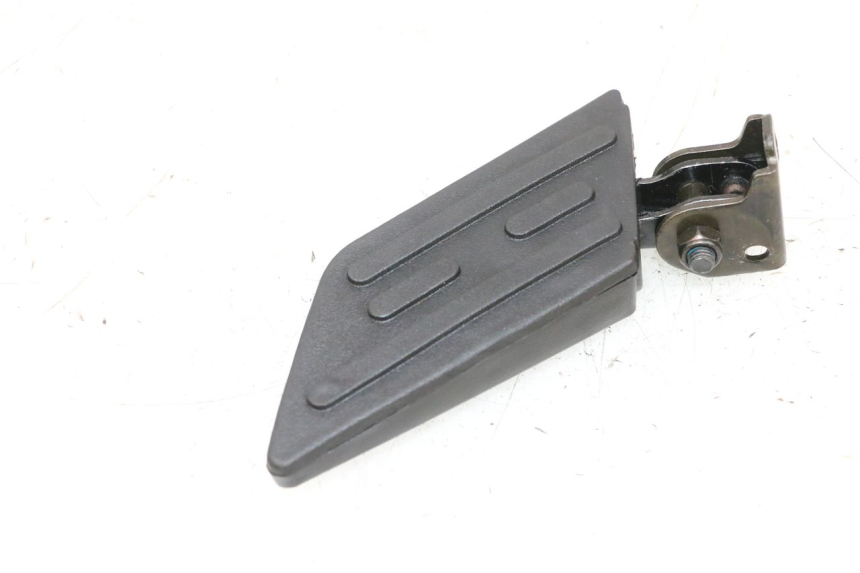 photo de ACHTERSTE LINKER VOETSTEUN PEUGEOT KISBEE 2T 50 (2010 - 2017) - Detail van het onderdeel