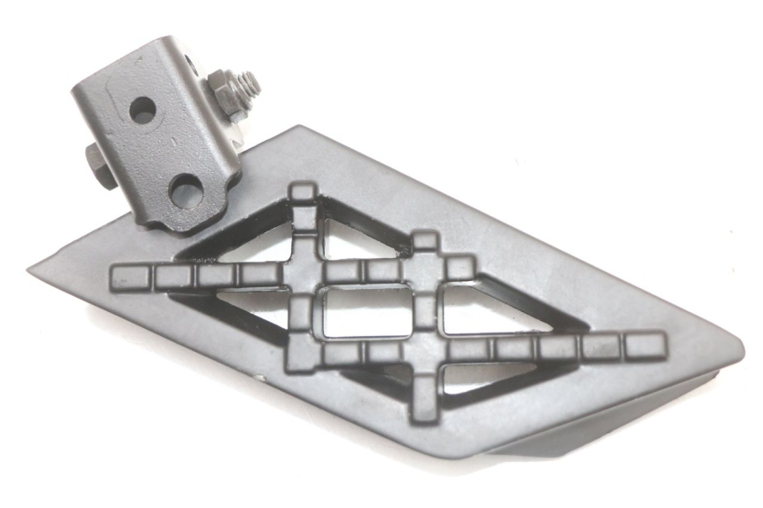 photo de ACHTERSTE LINKER VOETSTEUN PEUGEOT KISBEE 4T 50 (2018 - 2022) - Detail van het onderdeel