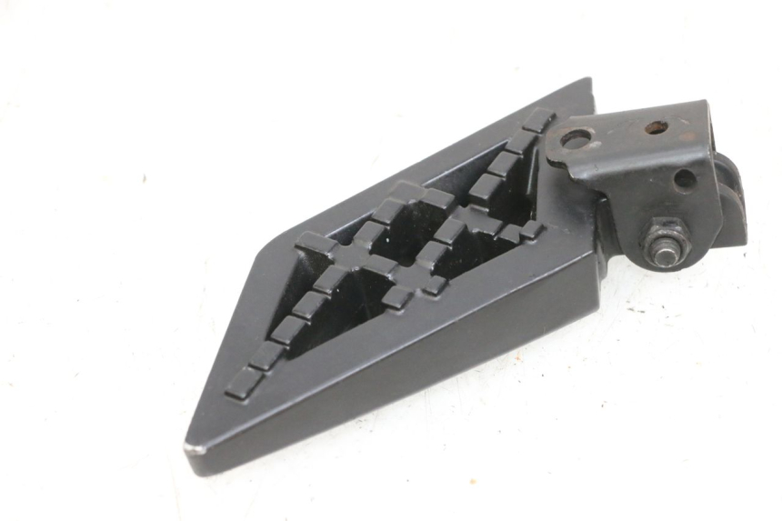 photo de ACHTERSTE LINKER VOETSTEUN PEUGEOT KISBEE 4T 50 (2018 - 2022) - Detail van het onderdeel