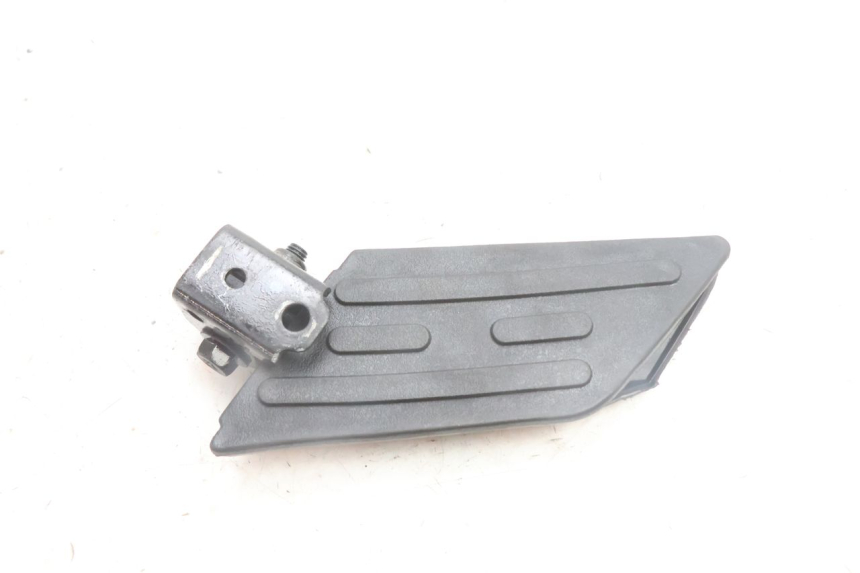 photo de ACHTERSTE LINKER VOETSTEUN PEUGEOT KISBEE 4T 50 (2010 - 2017) - Detail van het onderdeel
