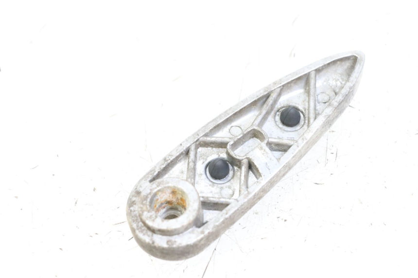 photo de ACHTERSTE LINKER VOETSTEUN PIAGGIO LIBERTY 125 (2009 - 2013) - Detail van het onderdeel