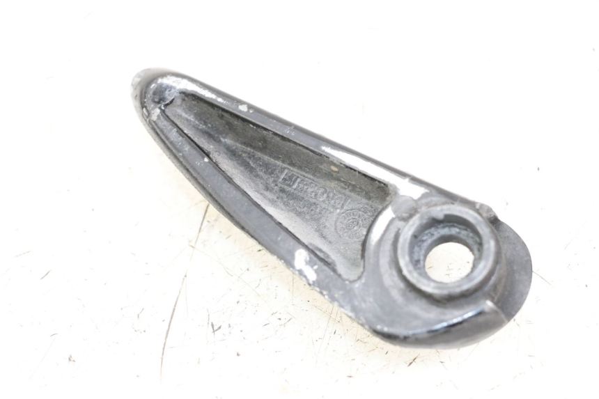 photo de ACHTERSTE LINKER VOETSTEUN YAMAHA NEO'S NEOS 2T 50 (2007 - 2017) - Detail van het onderdeel