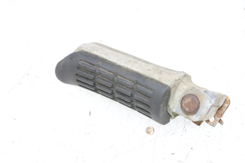 photo de ACHTERSTE LINKER VOETSTEUN HONDA NSR R 125 (1994 - 2003) - Detail van het onderdeel