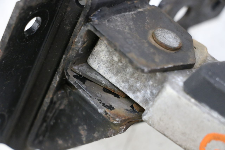 photo de ACHTERSTE LINKER VOETSTEUN PEUGEOT SATELIS 125 (2013 - 2018) - Andere kijkhoek