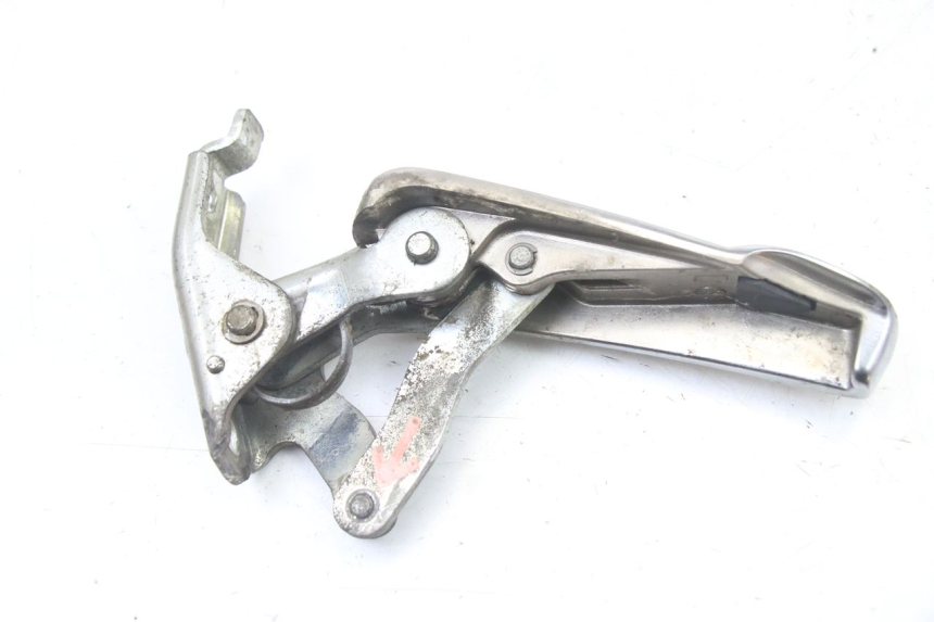 photo de ACHTERSTE LINKER VOETSTEUN PIAGGIO VESPA GRANTURISMO 125 (2003 - 2007) - Zoom op gebruiksstaat