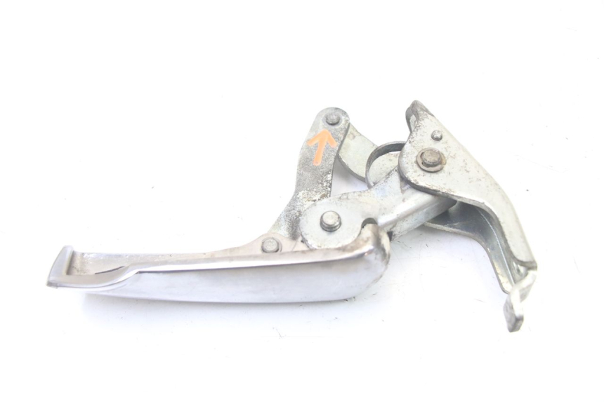 photo de ACHTERSTE LINKER VOETSTEUN PIAGGIO VESPA GRANTURISMO 125 (2003 - 2007) - Technische close-up