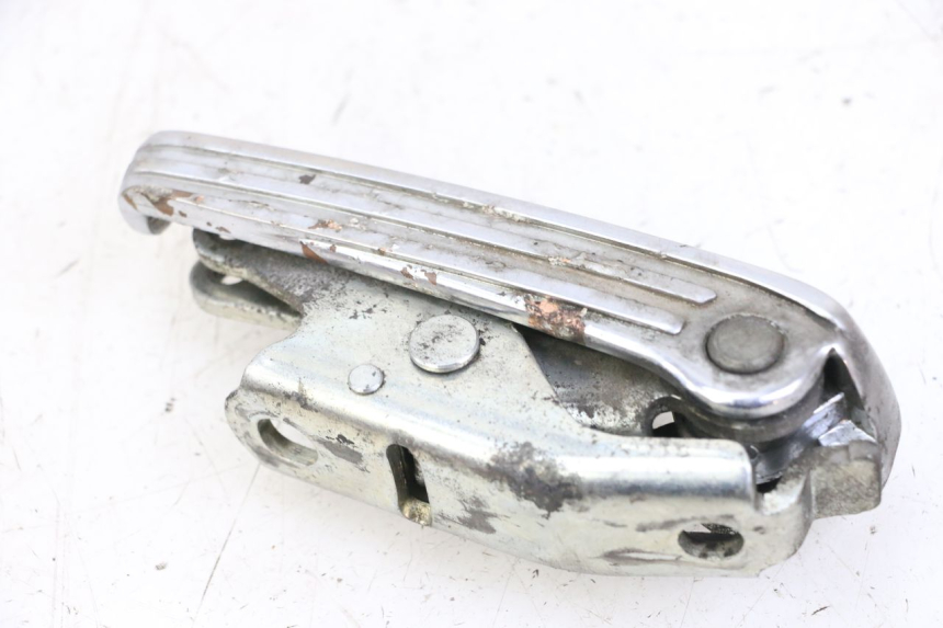 photo de ACHTERSTE LINKER VOETSTEUN PIAGGIO VESPA GRANTURISMO 200 (2004 - 2005) - Bevestigingspunten