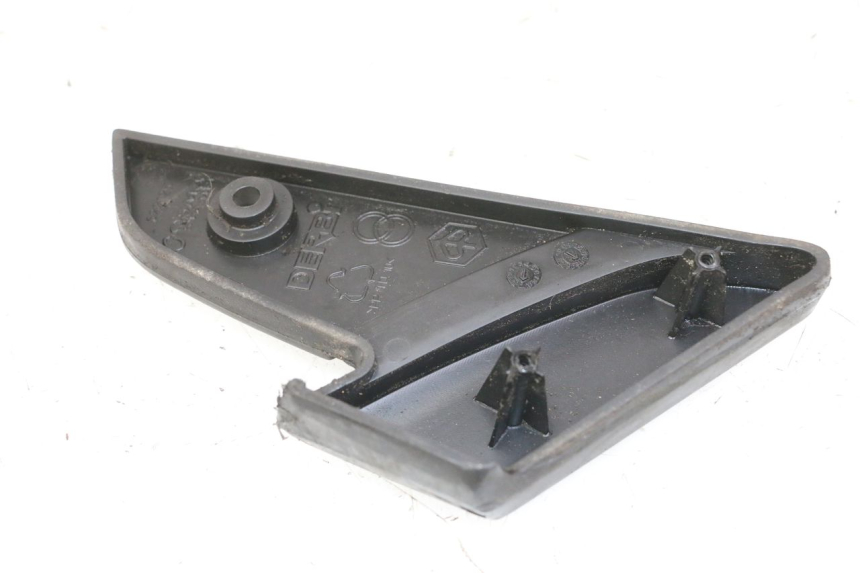 photo de ACHTERSTE LINKER VOETSTEUN PIAGGIO VESPA LX 150 (2005 - 2013) - Detail van het onderdeel