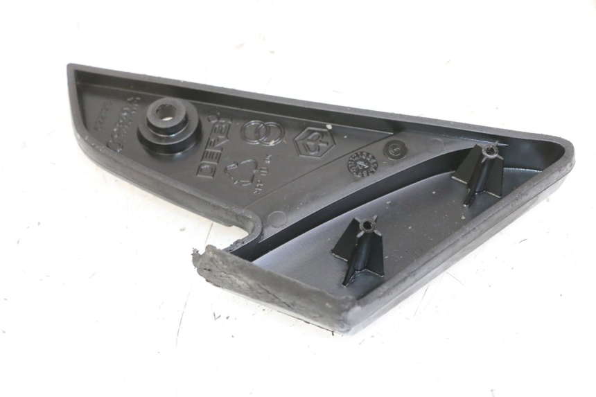 photo de ACHTERSTE LINKER VOETSTEUN PIAGGIO VESPA S 2T 50 (2007 - 2014) - Andere kijkhoek