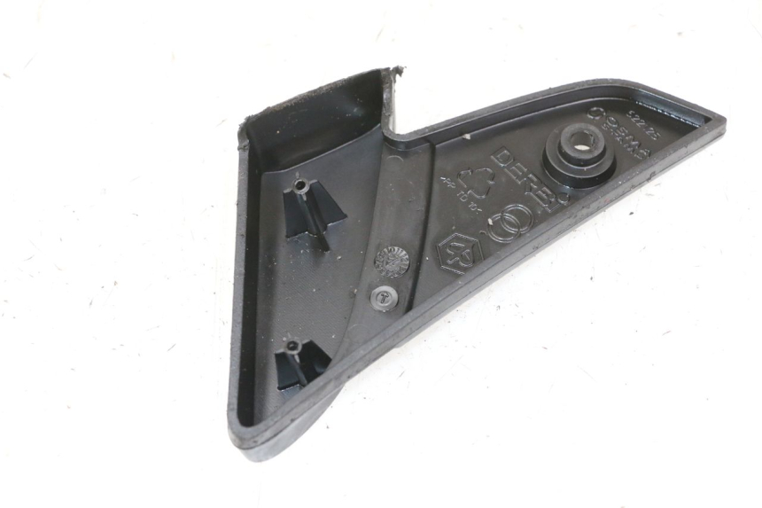 photo de ACHTERSTE LINKER VOETSTEUN PIAGGIO VESPA S 2T 50 (2007 - 2014) - Technische close-up