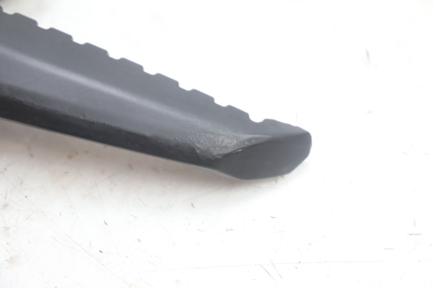 photo de LINKER ACHTERSTE VOETSTEUN JM MOTORS R-MAX TECH 50 (2024 - 2026) - Detail van het onderdeel