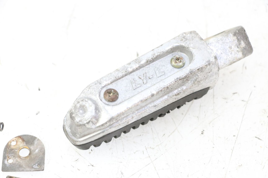 photo de ACHTERSTE LINKER VOETSTEUN MAG POWER R-STREET 50 (2016 - 2025) - Zoom op gebruiksstaat