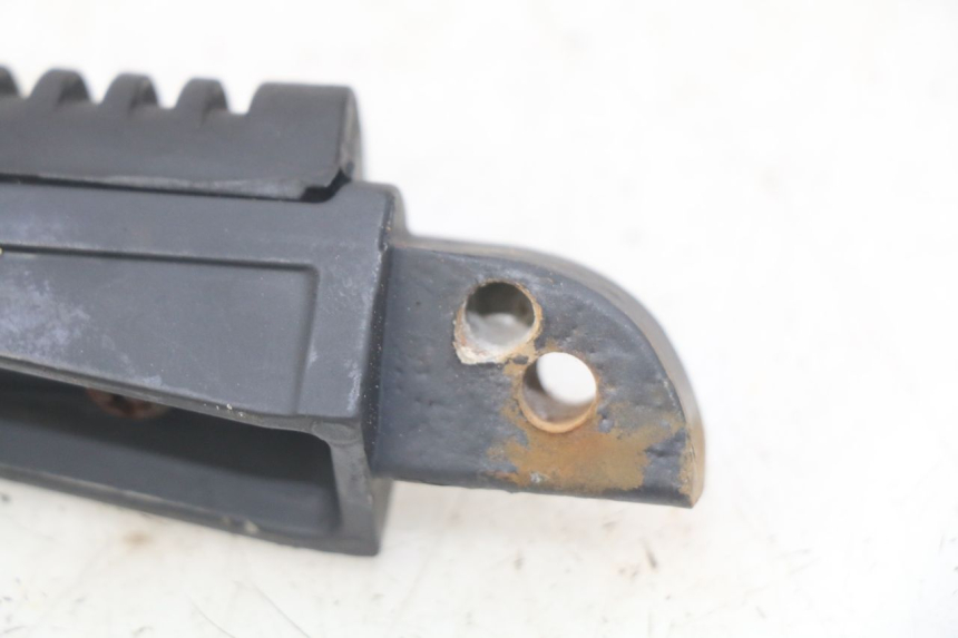 photo de ACHTERSTE LINKER VOETSTEUN YAMASAKI RAPTOR 50 (2013 - 2018) - Detail van het onderdeel