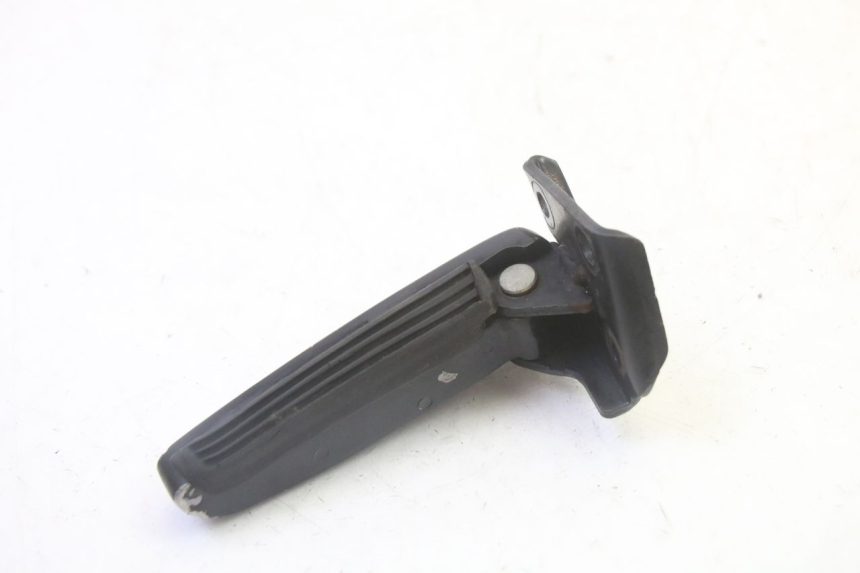 photo de ACHTERSTE LINKER VOETSTEUN GILERA RUNNER SP 50 (2009 - 2017) - Bevestigingspunten