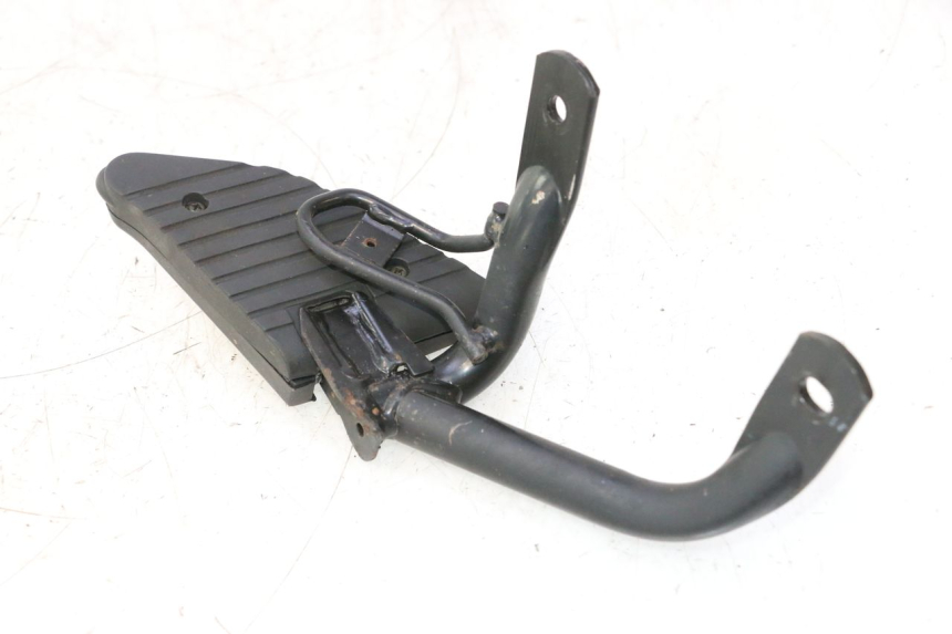 photo de ACHTERSTE LINKER VOETSTEUN HONDA SH 125 (2001 - 2003) - Detail van het onderdeel