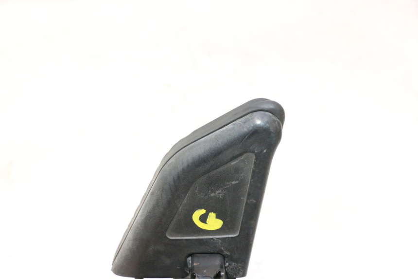 photo de ACHTERSTE LINKER VOETSTEUN HONDA SH 125 (2001 - 2003) - Bevestigingspunten