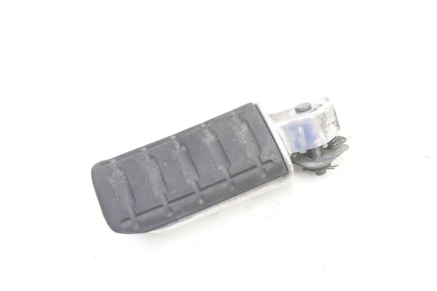 photo de ACHTERSTE LINKER VOETSTEUN HONDA ST PAN EUROPEAN 1300 (2002 - 2013) - Detail van het onderdeel