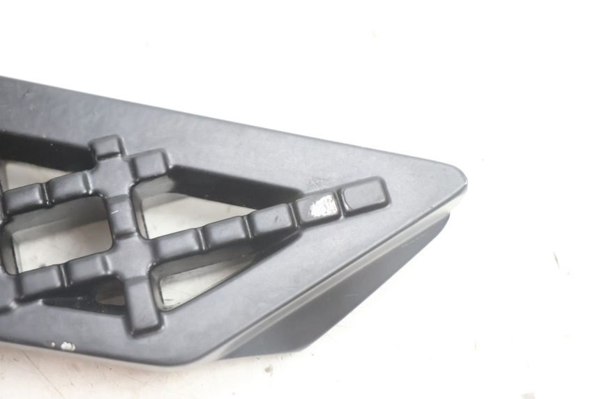 photo de LINKER ACHTERSTE VOETSTEUN PEUGEOT STREETZONE NAKED 2T 50 (2014 - 2018) - Detail van het onderdeel