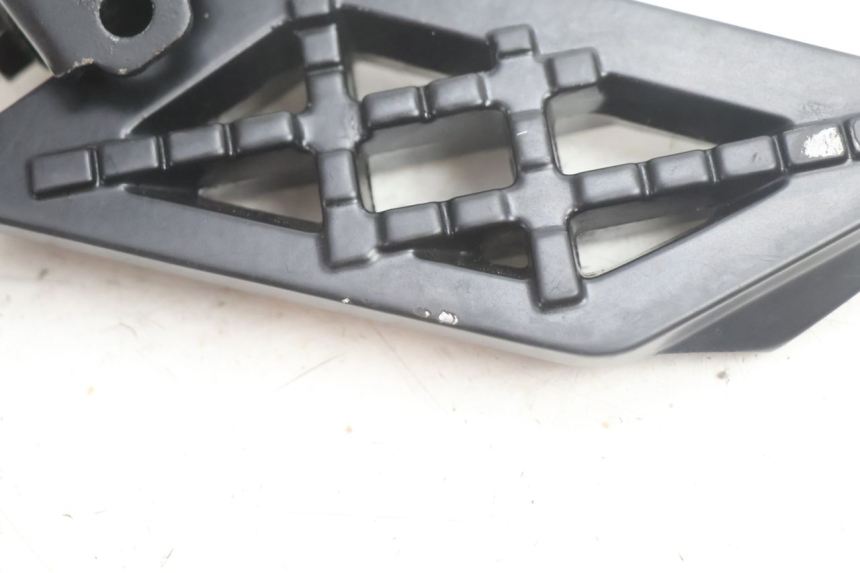 photo de LINKER ACHTERSTE VOETSTEUN PEUGEOT STREETZONE NAKED 2T 50 (2014 - 2018) - Zoom op gebruiksstaat