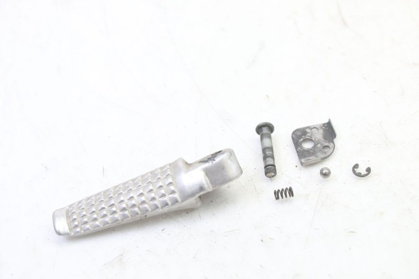 photo de ACHTERSTE LINKER VOETSTEUN SUZUKI SV S 650 (2003 - 2009) - Hoofdaanzicht