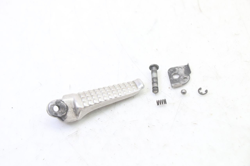 photo de ACHTERSTE LINKER VOETSTEUN SUZUKI SV S 650 (2003 - 2009) - Zoom op gebruiksstaat