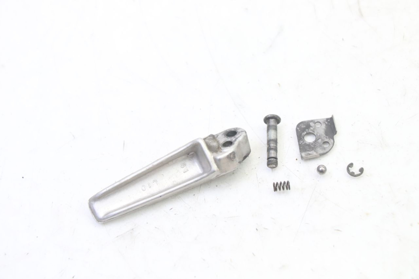 photo de ACHTERSTE LINKER VOETSTEUN SUZUKI SV S 650 (2003 - 2009) - Andere kijkhoek