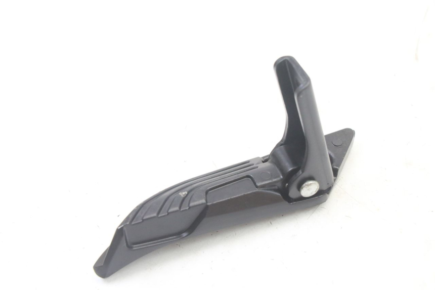 photo de ACHTERSTE LINKER VOETSTEUN APRILIA SXR 50 (2021 - 2023) - Detail van het onderdeel