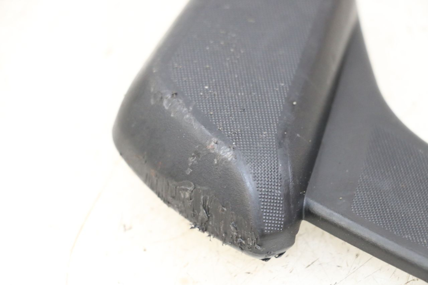 photo de ACHTERSTE LINKER VOETSTEUN PIAGGIO VESPA PRIMAVERA 4T 50 (2021 - 2024) - Technische close-up