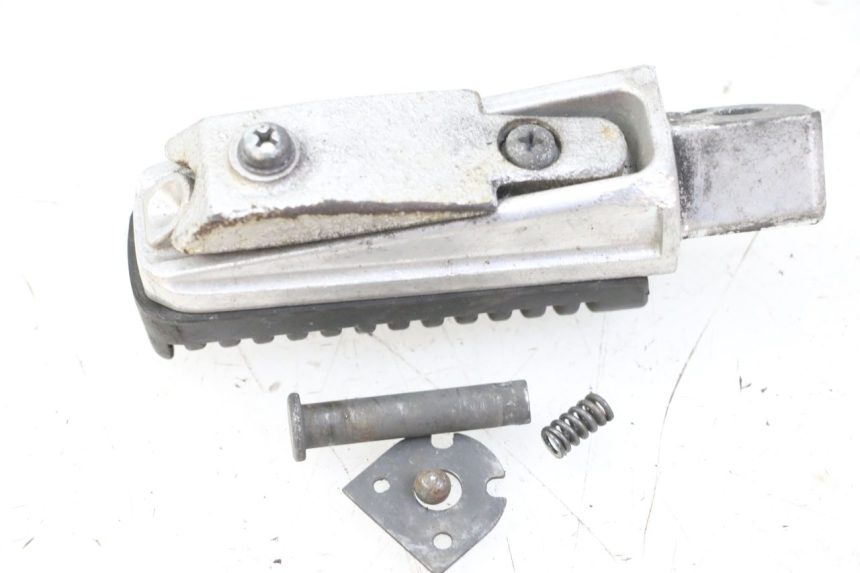 photo de ACHTERSTE LINKER VOETSTEUN YAMAHA XJ6 600 (2008 - 2016) - Detail van het onderdeel