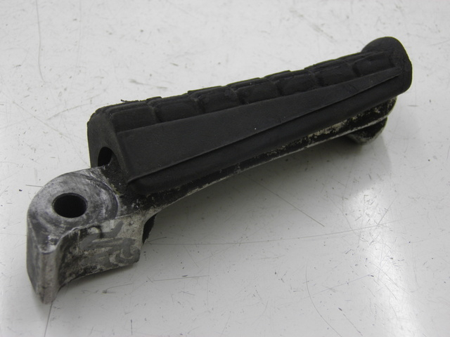 photo de ACHTERSTE LINKER VOETSTEUN YAMAHA XJS DIVERSION 600 (1997 - 1999) - Zoom op gebruiksstaat