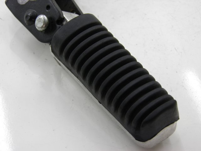 photo de ACHTERSTE LINKER VOETSTEUN YAMAHA XMAX X-MAX 125 (2006 - 2009) - Detail van het onderdeel