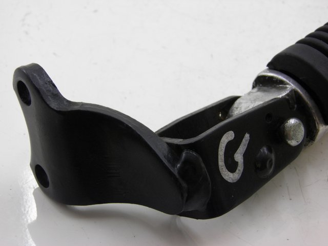 photo de ACHTERSTE LINKER VOETSTEUN YAMAHA XMAX X-MAX 125 (2006 - 2009) - Zoom op gebruiksstaat