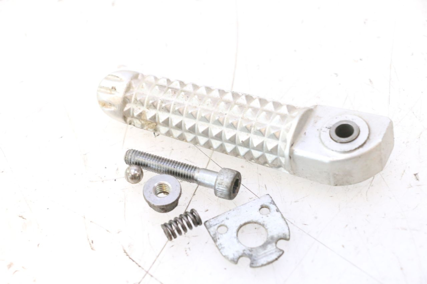 photo de LINKER ACHTERSTE VOETSTEUN YAMAHA YZF R6 600 (2008 - 2009) - Detail van het onderdeel
