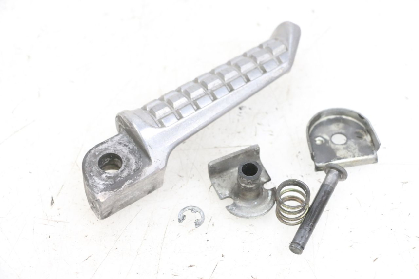 photo de ACHTERSTE LINKER VOETSTEUN KAWASAKI ZR 7 750 (1999 - 2004) - Zoom op gebruiksstaat