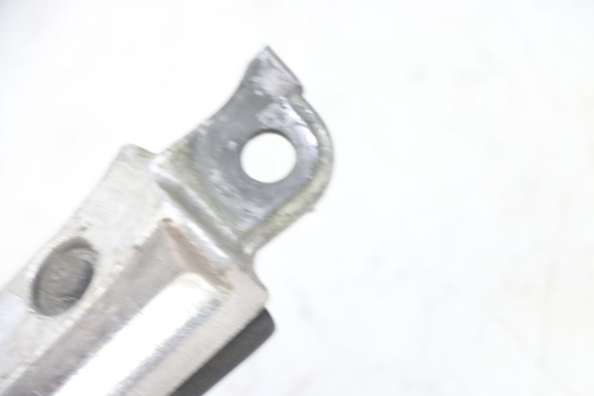 photo de VOETSTEUN VOOR RECHTS VOORAN HONDA CBF 500 (2004 - 2007) - Zoom op gebruiksstaat