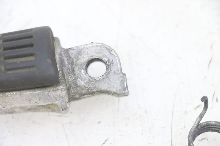 photo de VOETSTEUN VOOR RECHTS VOORAN HONDA CBF 500 (2004 - 2007) - Andere kijkhoek