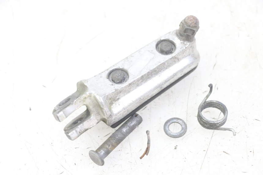 photo de VOETSTEUN VOOR RECHTS VOORAN HONDA CBF 500 (2004 - 2007) - Technische close-up