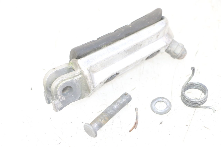 photo de VOETSTEUN VOOR RECHTS VOORAN HONDA CBF 500 (2004 - 2007) - Overzicht