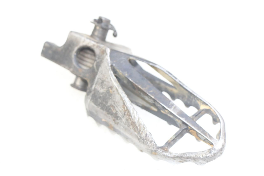 photo de VOETSTEUN VOOR RECHTS VOORAN HONDA CRF CR-F 450 (2009 - 2012) - Detail van het onderdeel