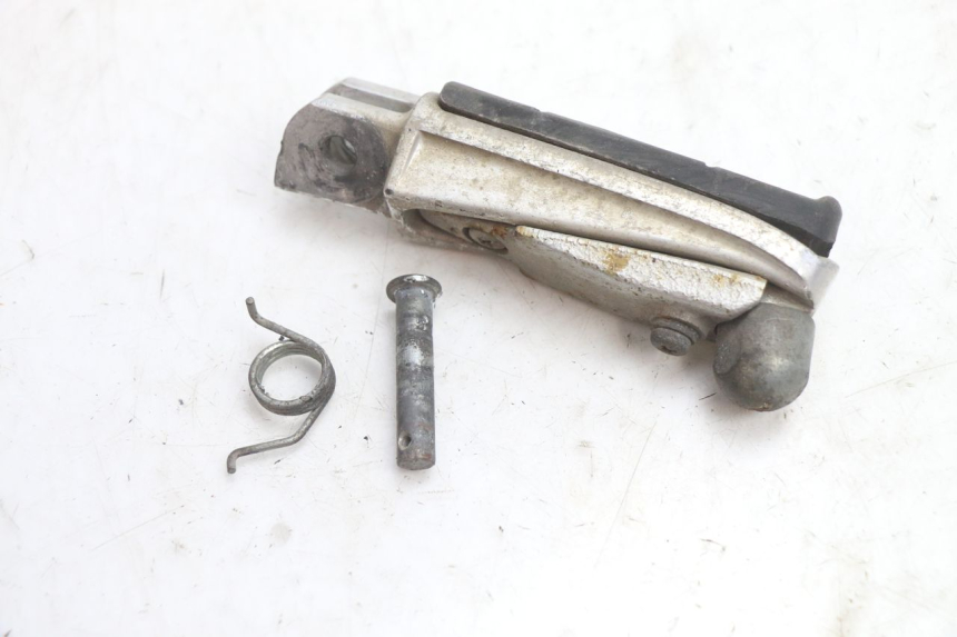 photo de VOETSTEUN VOOR RECHTS YAMAHA FJR 1300 (2001 - 2005) - Detail van het onderdeel