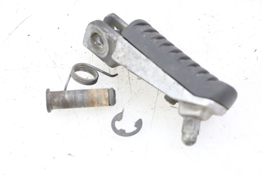 photo de VOETSTEUN VOOR RECHTS VOORAN KAWASAKI ZR7 ZR-7 S 750 (1999 - 2004) - Detail van het onderdeel