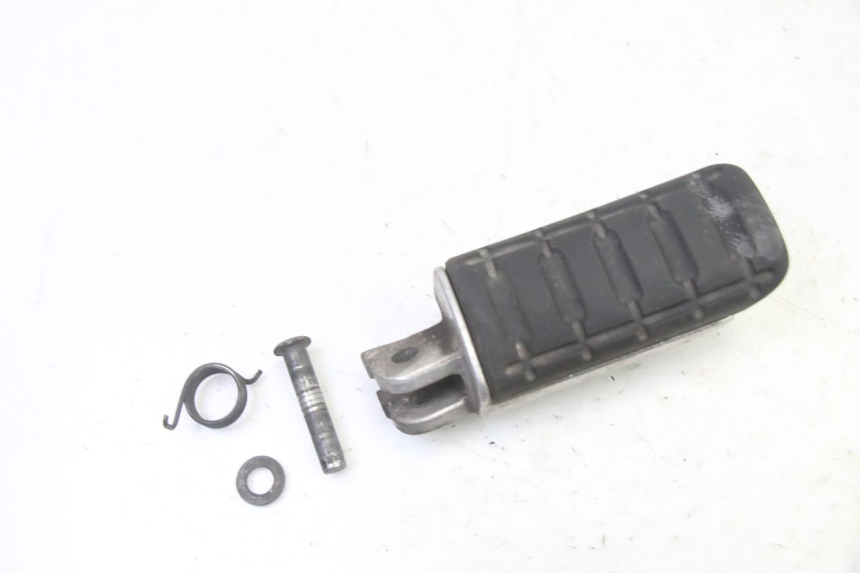 photo de VOETSTEUN VOOR RECHTS VOORAN HONDA NTV DEAUVILLE 650 (2001 - 2006) - Detail van het onderdeel