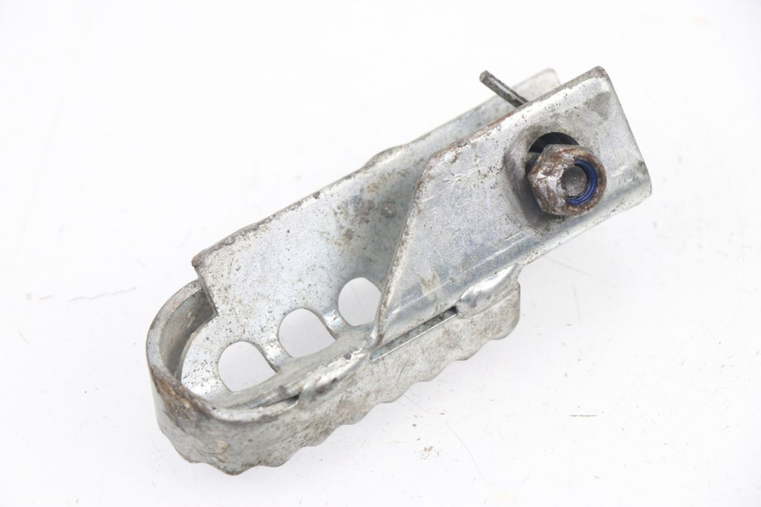 photo de VOETSTEUN VOOR RECHTS VOORAN DERBI SENDA SM DRD 50 (2008 - 2013) - Detail van het onderdeel