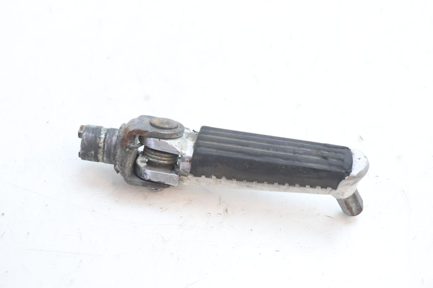 photo de VOETSTEUN VOOR RECHTS VOORAN SUZUKI SV S 650 (2003 - 2009) - Detail van het onderdeel
