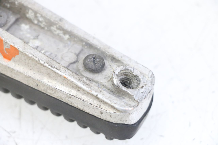 photo de VOETSTEUN VOOR RECHTS VOORAN YAMAHA XJ6 ABS 600 (2008 - 2016) - Detail van het onderdeel