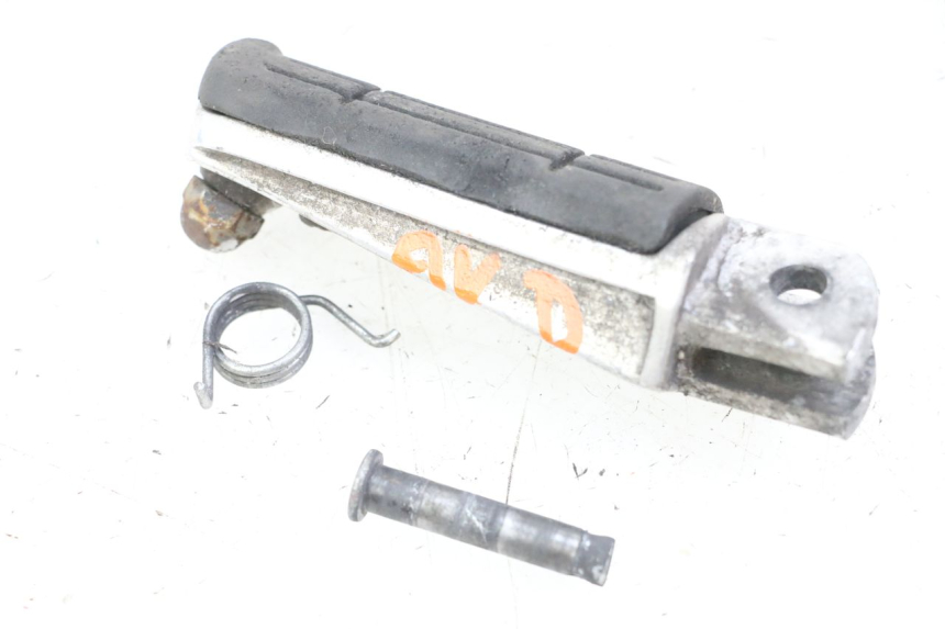 photo de VOETSTEUN VOOR RECHTS VOORAN YAMAHA XJ6 600 (2008 - 2016) - Detail van het onderdeel