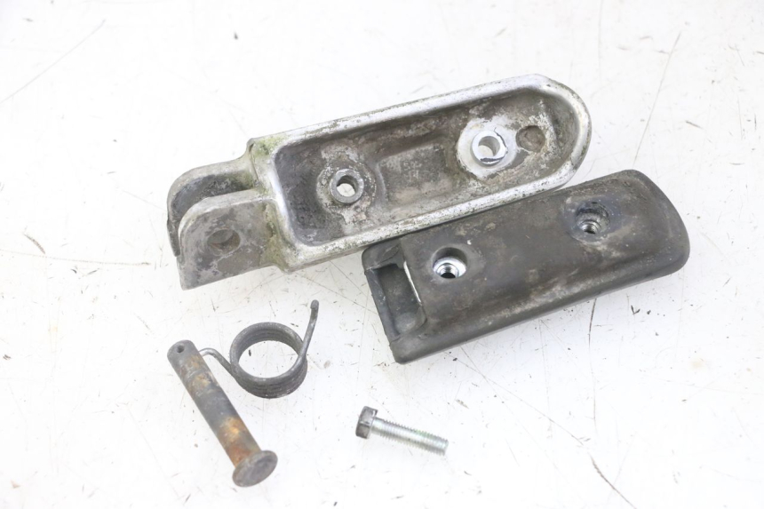 photo de VOETSTEUN VOOR LINKS HONDA CBF 500 (2004 - 2007) - Detail van het onderdeel