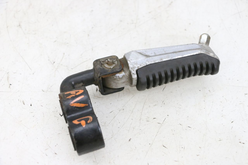 photo de VOETSTEUN VOOR LINKS KSR CODE 125 (2018 - 2020) - Detail van het onderdeel